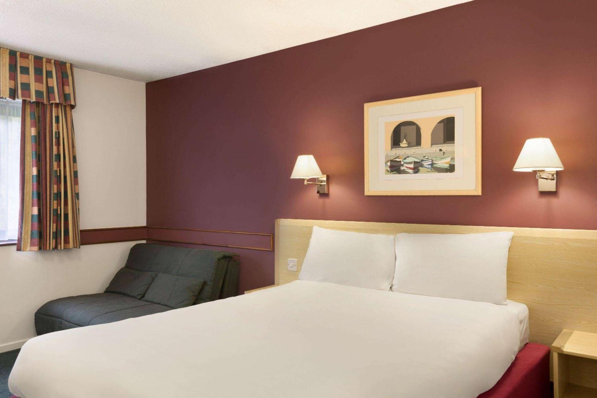 Days Bradford - Leeds Hotel 3*